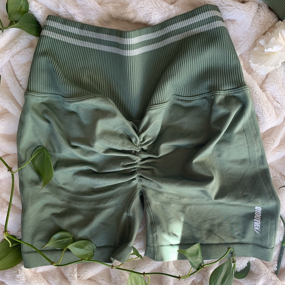 Scrunch Seamless Shorts - khaki green
